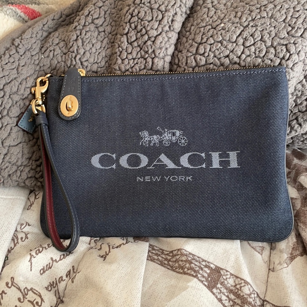 Coach carry all pouch